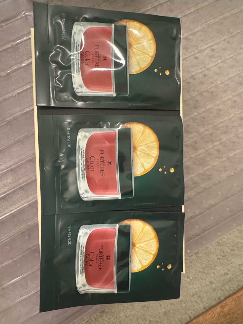 Furterer For Color-Treated Hair
COLOR GLOW REPAIRING GLOW CONDITIONER packet x 3